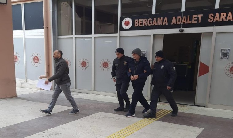 İzmirde uyuşturucu tacirinin evine polis baskını