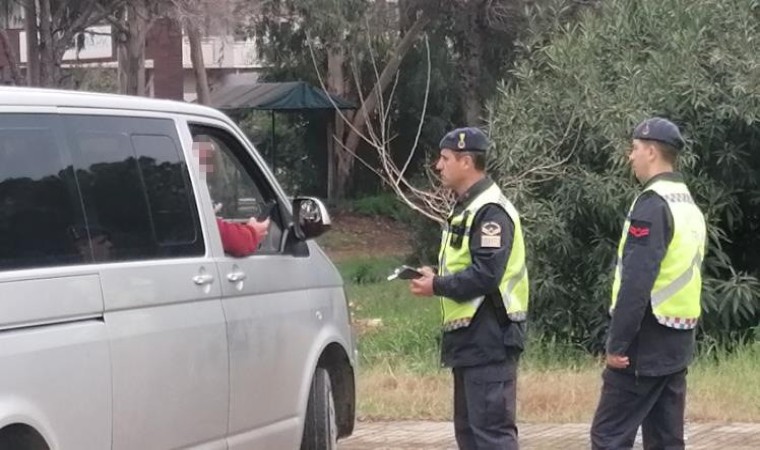 Jandarma alkolmetreyi üfletmek için yarım saat dil döktü, üfleyince cezayı yedi