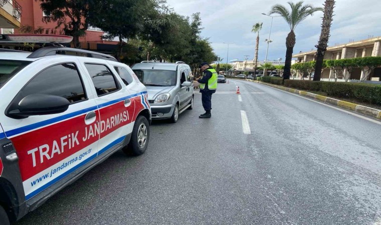 Jandarmadan 6 araca trafikten men cezası