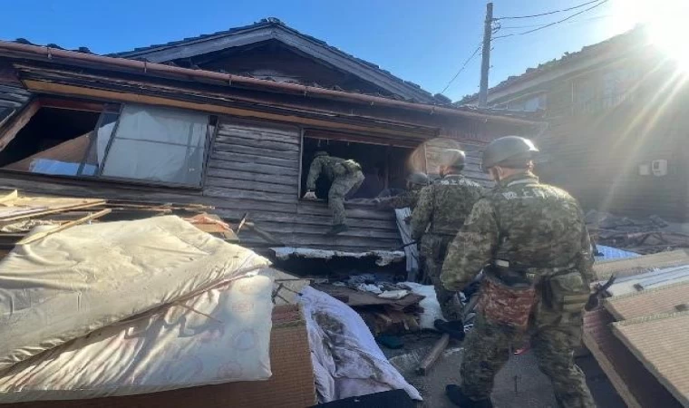 Japonya ordusu, 10 bin personelle deprem bölgesinde