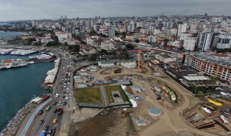 Kadıköyde Bağdat Caddesi girişine metro engeli: Uzun araç kuyrukları oluştu