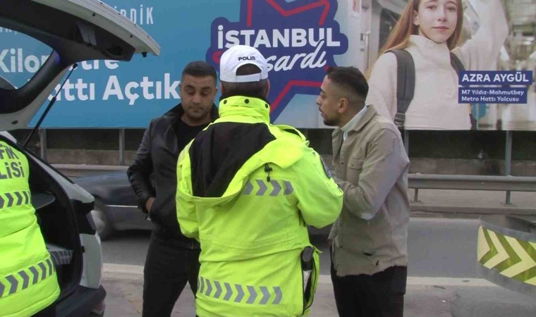 Kadıköyde iki sürücünün trafikteki kavgası denetim noktasında son buldu