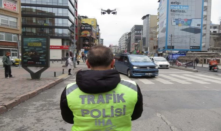 Kadıköy’de yayalara geçiş hakkı vermeyen sürücülere ceza