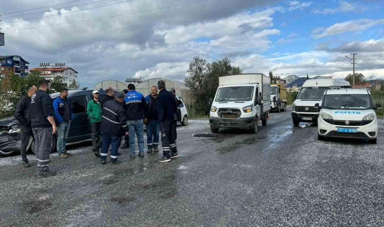 Kamyonet ile hafif ticari araç çarpıştı: 1 yaralı