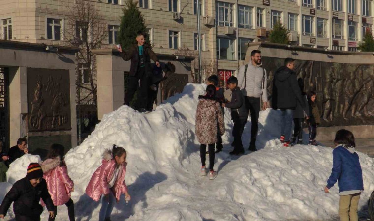 Kar gördüler, kendilerinden geçtiler