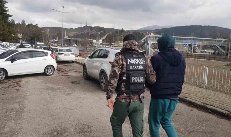 Karabükte uyuşturucu ile yakalanan 4 şüpheliden 1i tutuklandı