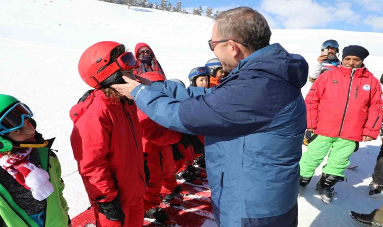 Karslı çocuklar hem öğreniyor, hem de eğleniyor