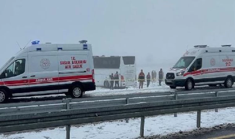 Kars’ta, 2 otobüs ve 1 kamyonun karıştığı kazada 2 ölü, 8 yaralı (2)- Yeniden