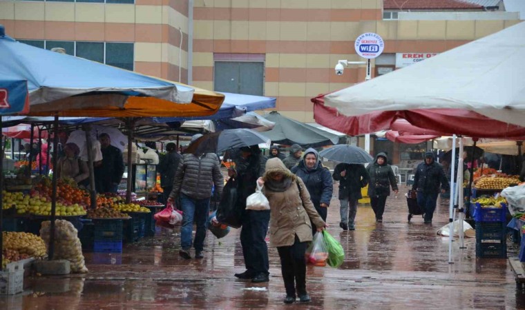 Keşanda yağmur ve rüzgar hayatı olumsuz etkiledi