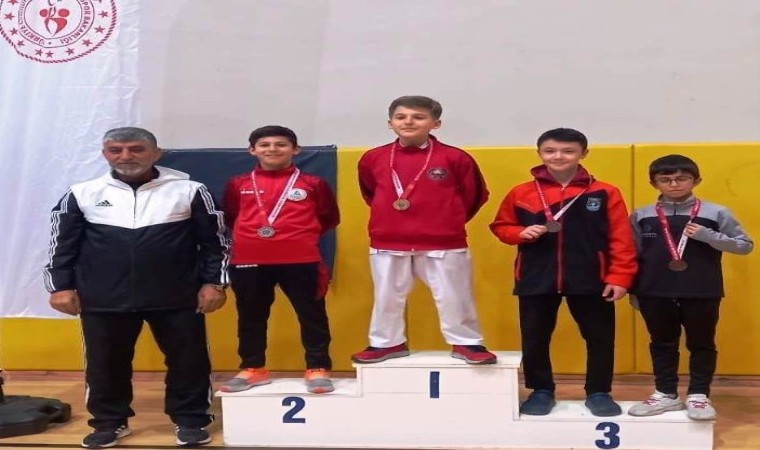 Kocaeli Yıldızlar Karate Şampiyonasında Körfez fırtınası