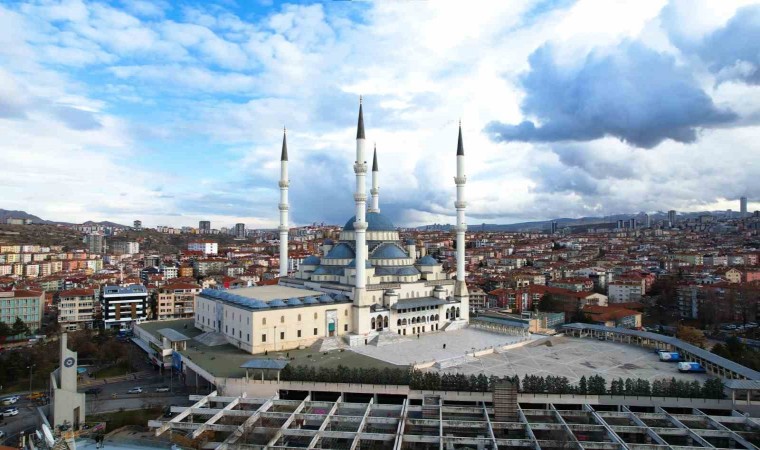 Kocatepe Camiinin gökyüzü ile buluşması havadan görüntülendi