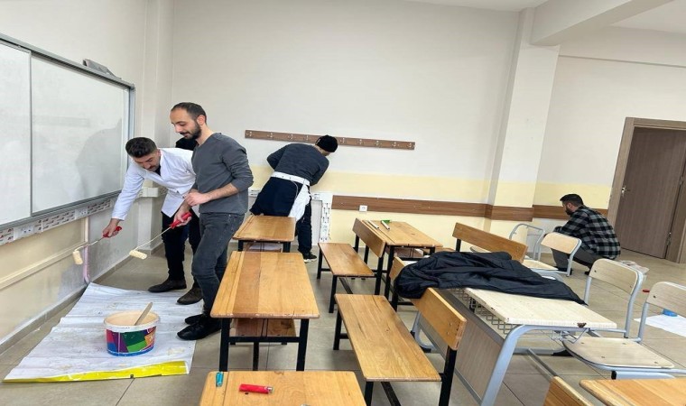 Köy okulu öğretmenlerinden duyarlı davranış: Okulda boya tamirat tadilat yaptılar