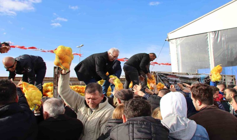 Kozan Belediyesi, İstanbulda tonlarca narenciye dağıttı