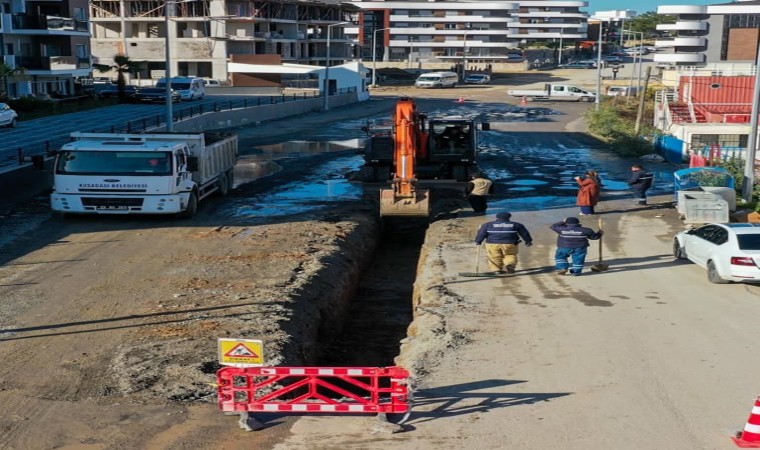 Kuşadası Belediyesi okul yollarında çalışma başlattı