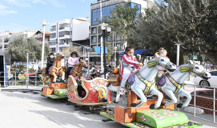 Kuşadası Belediyesinden öğrencilere sömestr hediyesi