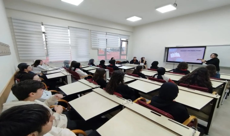 Kütahya Necip Fazıl Kısakürek Anadolu Lisesinde Kitaplarla Tanışma Günleri isimli proje