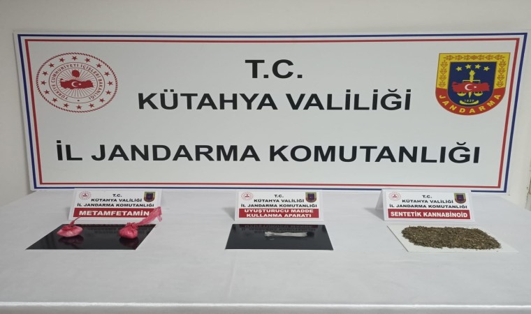 Kütahyada jandarmanın durdurduğu şüpheli araçta uyuşturucu madde ele geçirildi