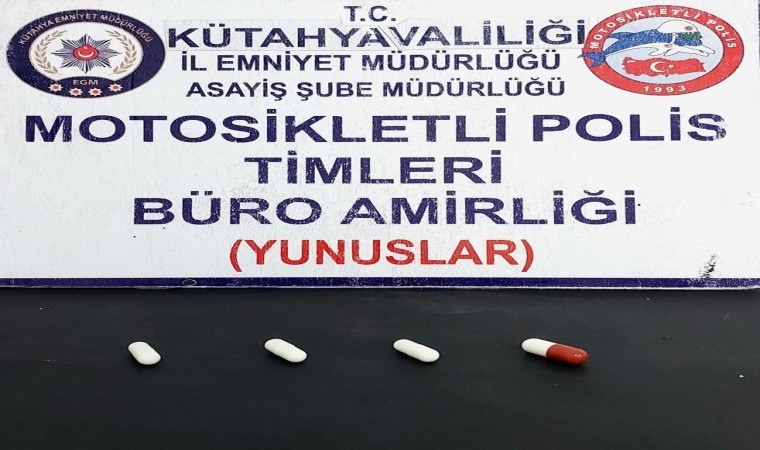 Kütahyada Yunus Timlerince durdurulan araçta uyuşturucu ele geçirildi