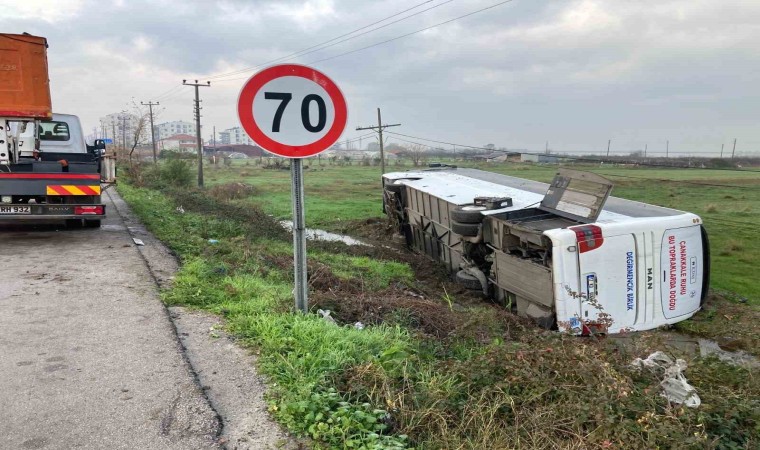 Lapsekide İçdaş işçilerini taşıyan otobüs kaza yaptı: 5 yaralı