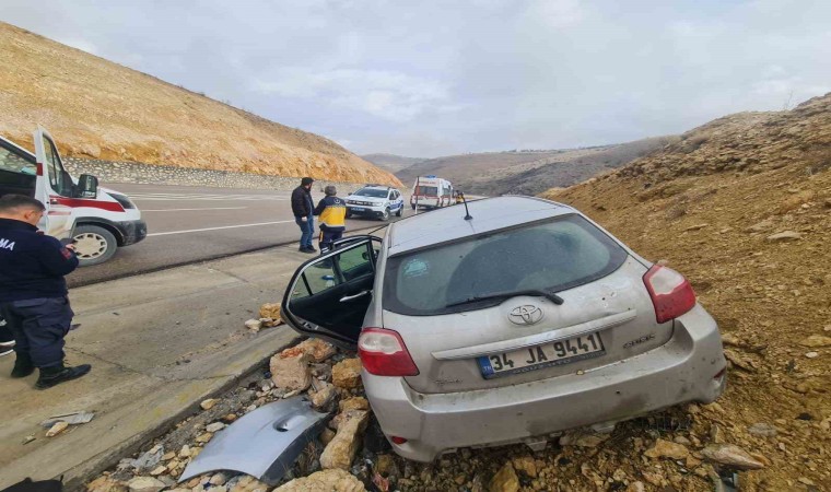 Malatyada otomobil drenaj kanalına düştü: 3 yaralı