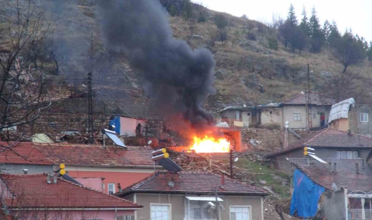 Malatyadaki çadır yangını korkuttu