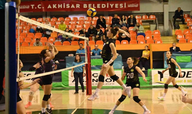 Manisa Büyükşehirin sultanları yeni yıla galibiyetle başladı: 3-0