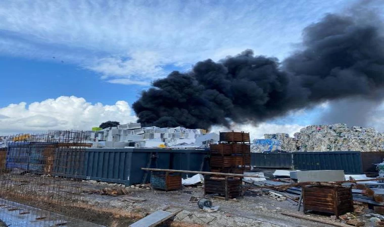 Manisa’da geri dönüşüm tesisinde yangın