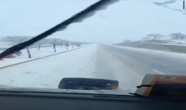 Mardin-Diyarbakır kara yolunda kar yağışı ulaşımı etkiledi