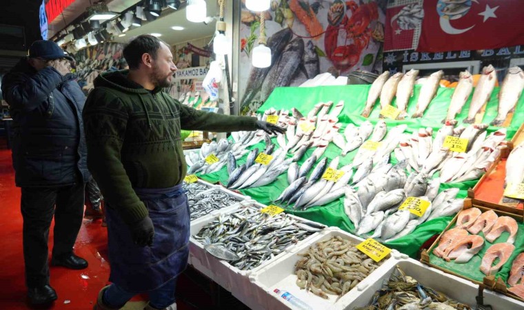 Marmarada başlayan kar yağışı ve fırtına balık fiyatlarına yükseliş olarak yansıdı