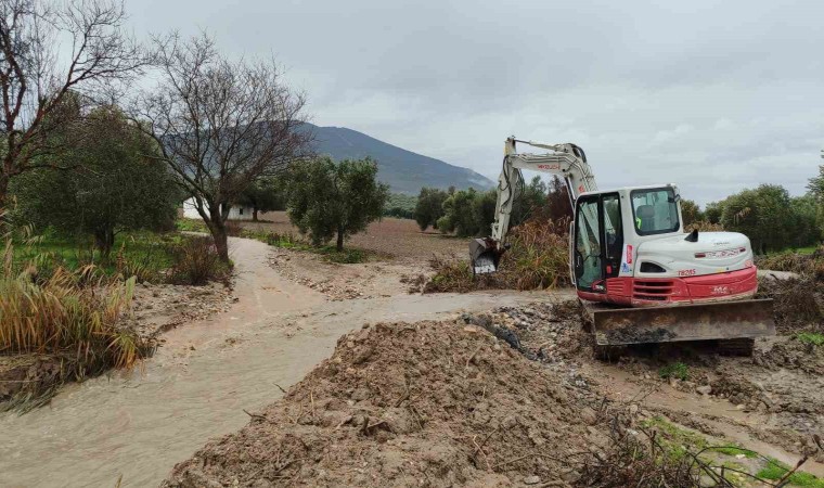 MASKİden dere temizliği ve arıtma tesis çalışması Büyükbelen Mahallesinde Dere Temizliği