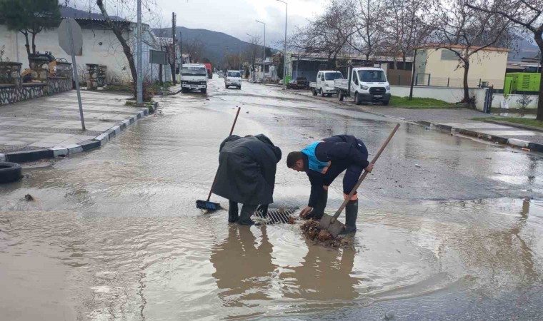 MASKİnin yağış müdahalesi sürüyor