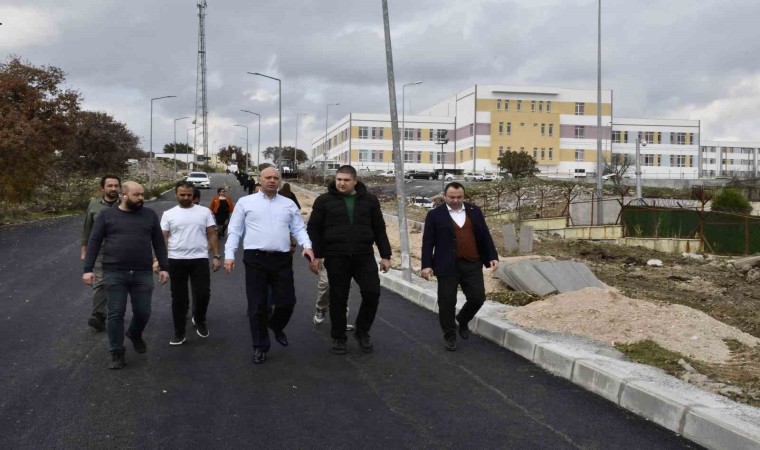 MCBÜ Yurtlar Bölgesinde büyükşehirden sıcak asfalt çalışması