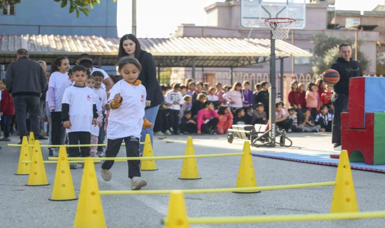 Mersinde sporbüs ile çocuklar sporla buluşuyor