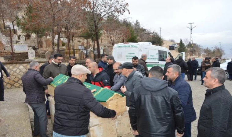 Mersin’deki otobüs kazasında ölen 9 kişiden 6’sı toprağa verildi (2)