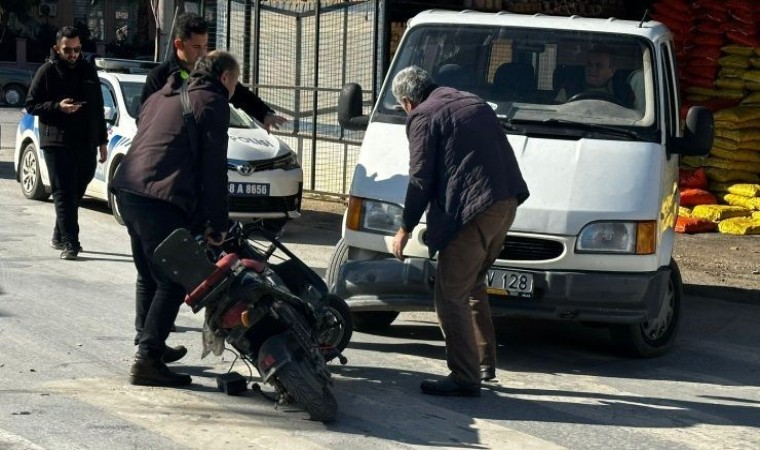 Milasta minibüs ile elektrikli bisiklet çarpıştı: 1 yaralı