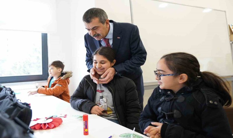 Milli Eğitim Bakanı Tekin velileri uyardı: “Çocuklarımızın başarılı olmalarını istiyorsak, aile ve toplum olarak önce kendi üstümüze düşeni yapmak zorundayız”