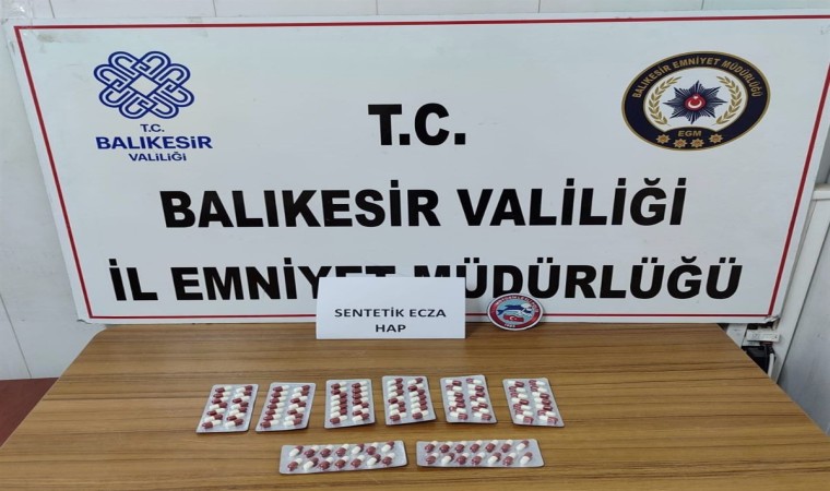 Motosikletli polis 2 şahısta tabanca ve uyuşturucu madde ele geçirdi