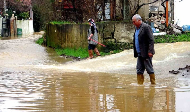 Muğlada bazı cadde ve sokaklar yağmur sonrası sular altında kaldı