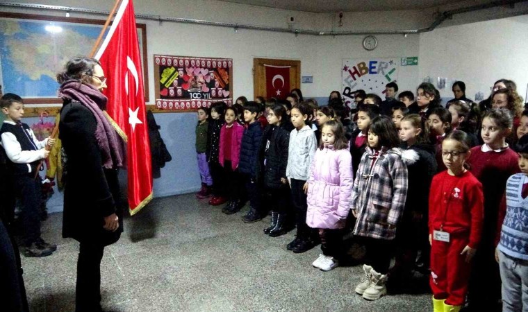 Muğlada okullarda şehitler için saygı duruşunda bulunuldu