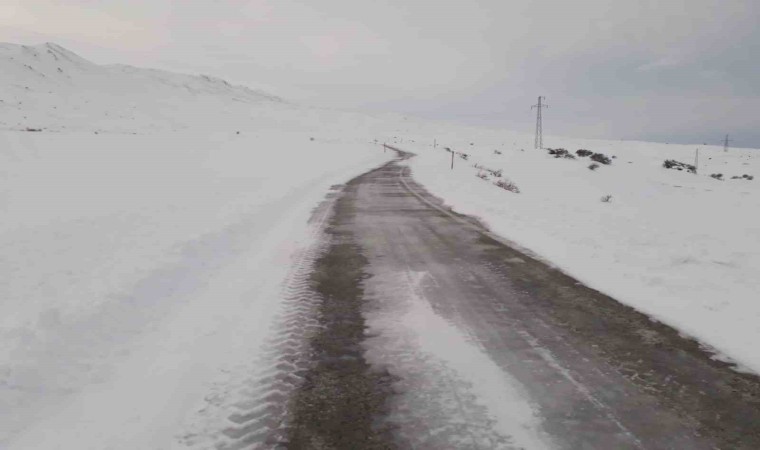 Muradiyede yol açma çalışması