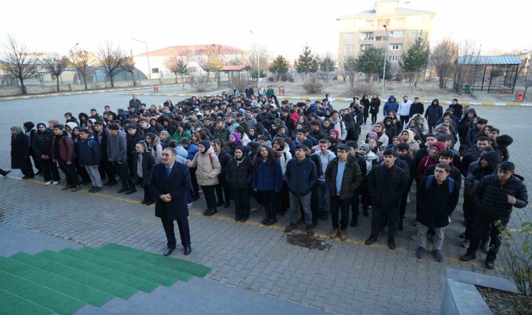 Muşta şehitler için bir dakikalık saygı duruşunda bulunuldu