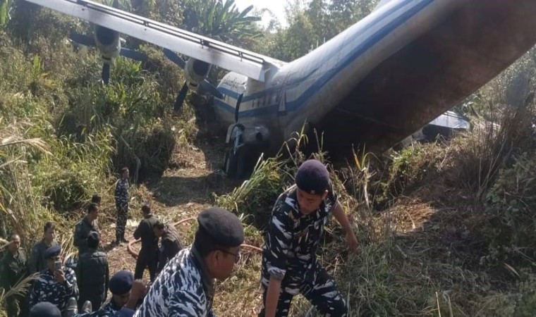 Myanmar askeri uçağı pistten çıktı: 8 yaralı