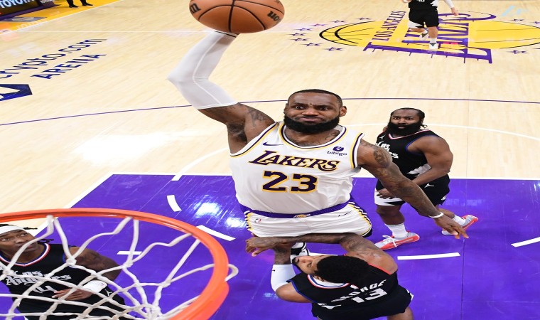 NBAde Los Angeles derbisinde kazanan Lakers