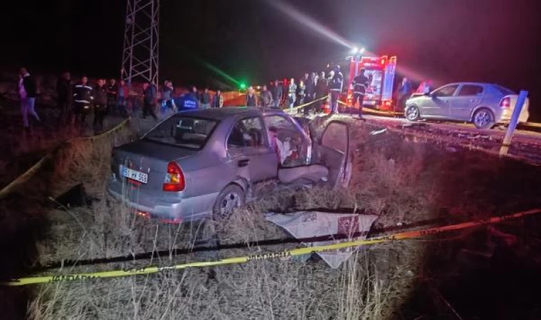 Niğde’de 2 otomobil kafa kafaya çarpıştı; karı- koca öldü, 3 yaralı