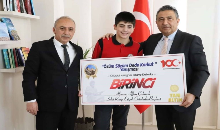 Ödül törenine katılamayan öğrencilere ödülleri Bayburtta verildi