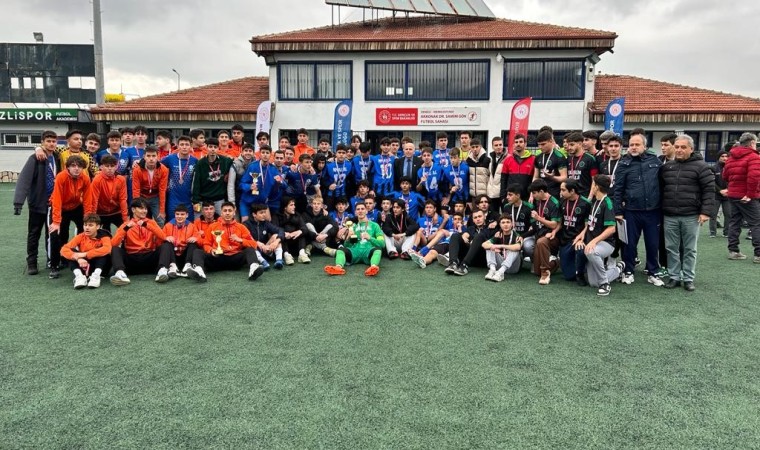 Okullar arası futbol turnuvasında şampiyonlar belli oldu