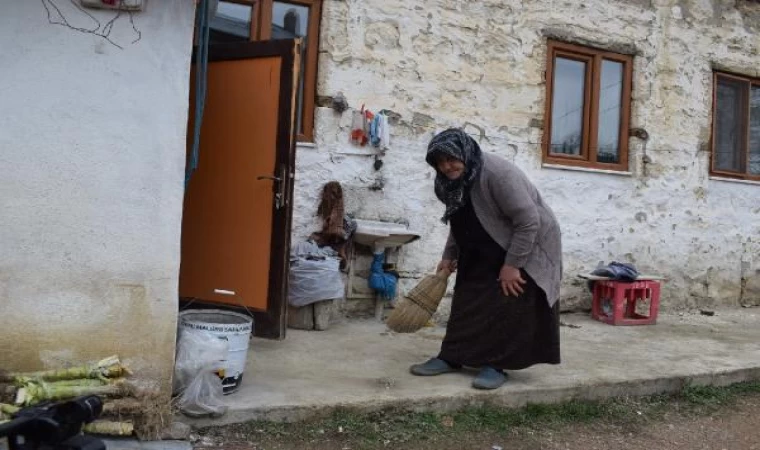 Ömrünü engelli çocuklarına adadı