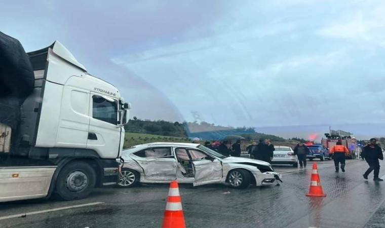 Osmaniyede 2 aracın karıştığı zincirleme kazada 2 kişi yaralandı