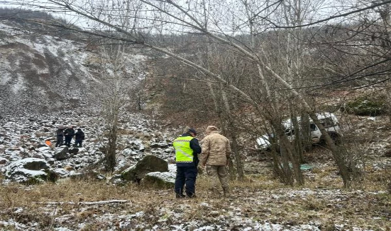 Otomobil, şarampole yuvarlandı; sürücü ağır yaralı, eşi öldü