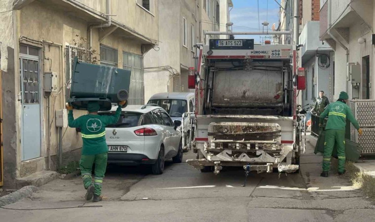 (Özel) Horon oynayan temizlik işçisi yüzleri güldürdü